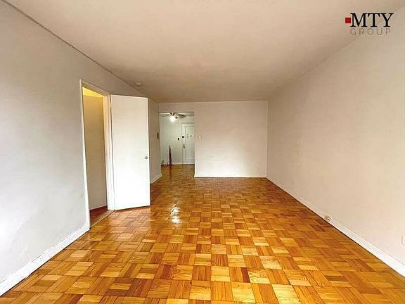 2nd image of 5505 Woodside Ave APT 217