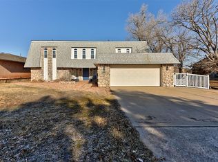 11517 Carriage Dr, Yukon, OK 73099