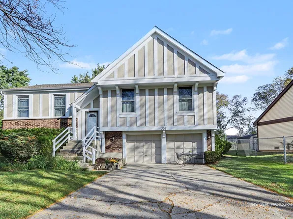 302 Appleton Dr, Vernon Hills, IL 60061
