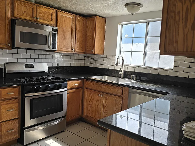 3226 Newton Ave — Photo 5