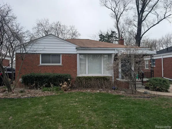 26525 Larchmont St, Saint Clair Shores, MI 48081