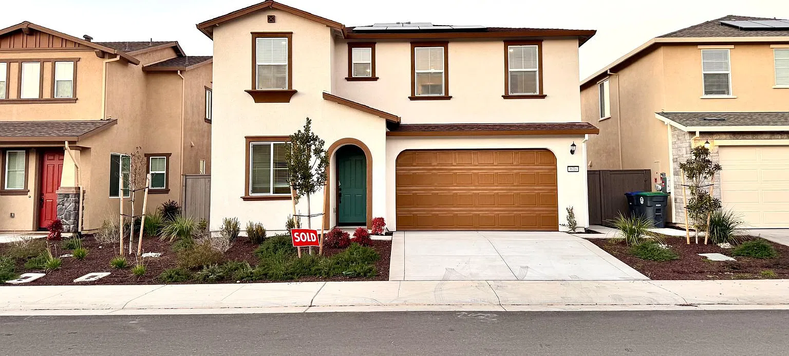 4 bed, 2018 sqft, $3,950 — Photo 2