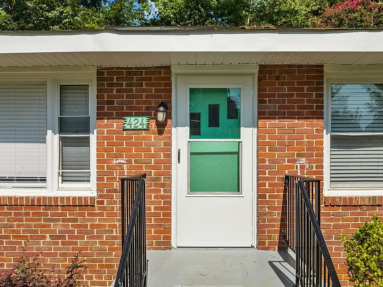 424 Peyton St — Photo 2