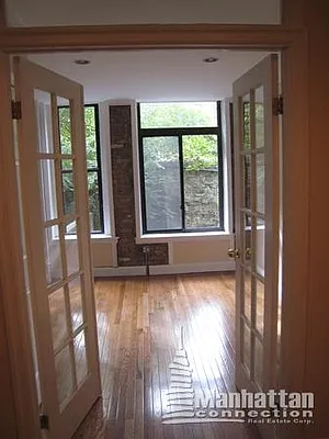 Rented by Manhattan Connection | media 28