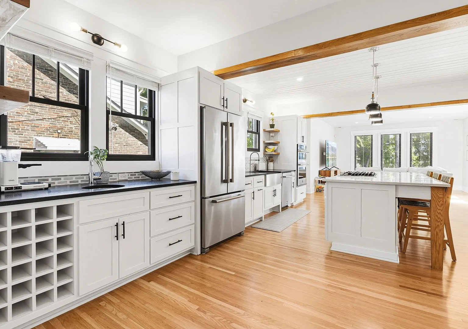 Luxury Downtown Home — Photo 3