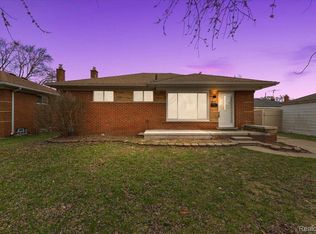 26050 Janet Ct, Roseville, MI 48066