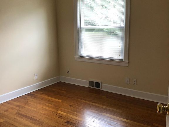 3rd bedroom located close to the kitchen