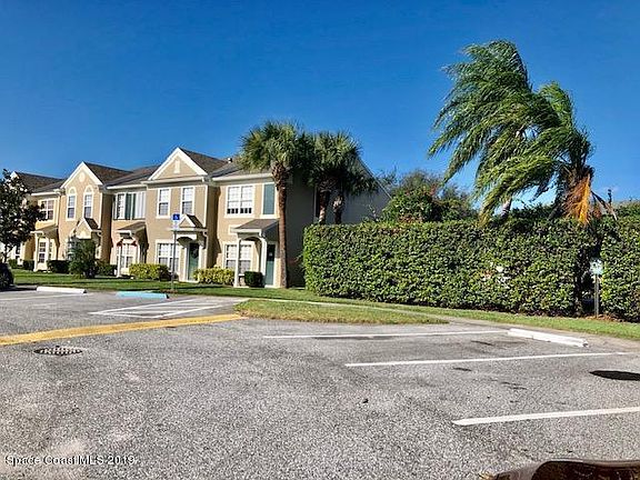 3rd image of 1340 Hampton Park Ln