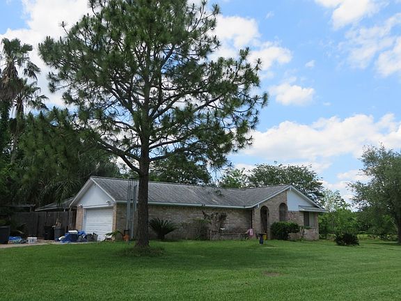 3rd image of 1902 Aggie Ln