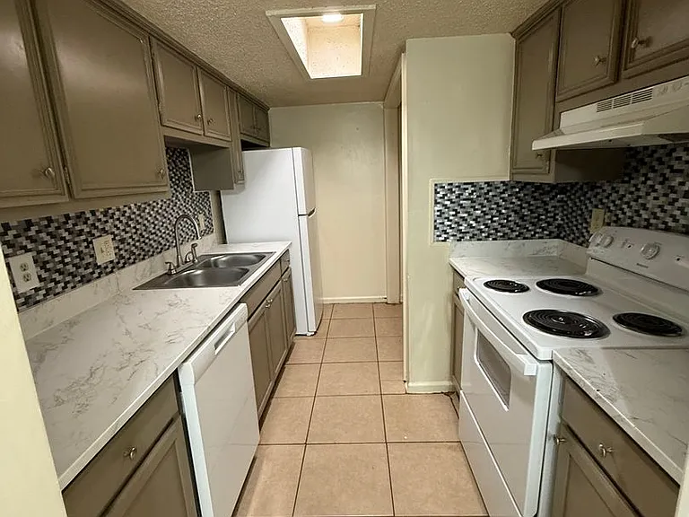 8216B Governor Dr — Photo 11