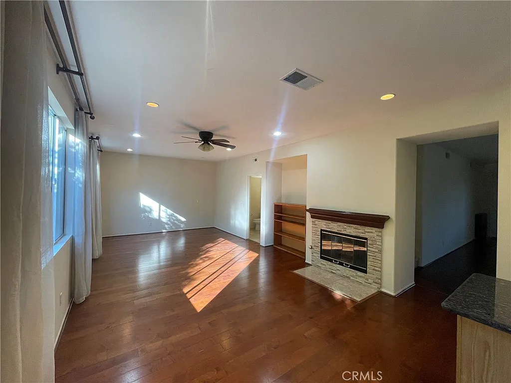 4 bed, 2530 sqft, $3,900 — Photo 2
