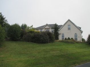 11 River Ridge Dr, Dundee, IL 60118