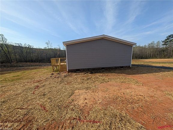 5th image of 779 Iron Mountain Rd