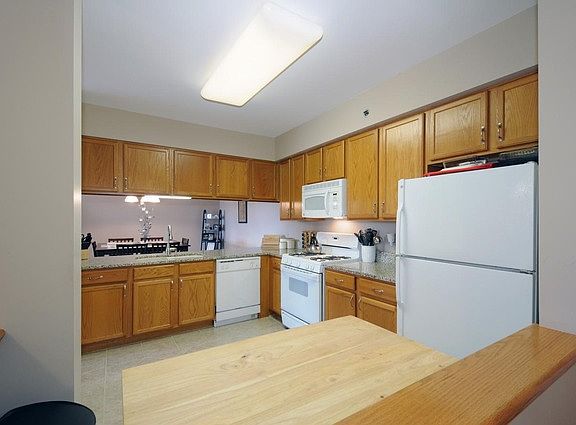 3rd image of 7831 W 157th St Unit 305