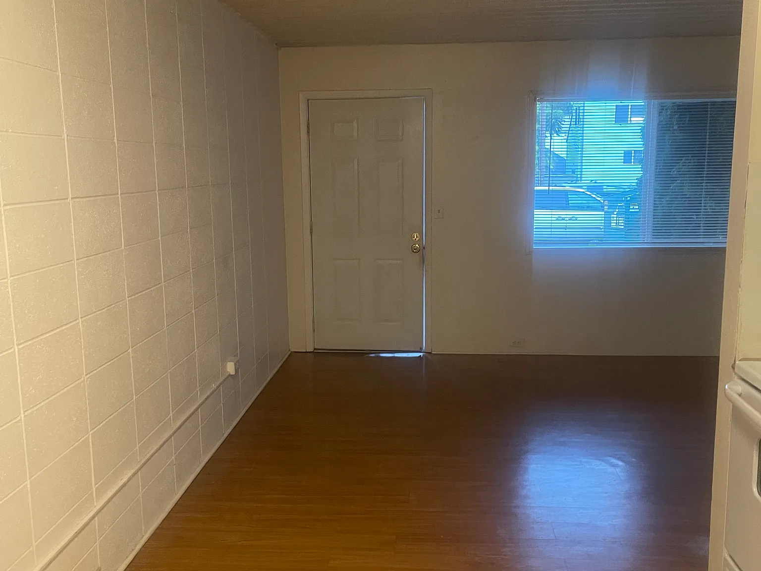 1 bed, 800 sqft, $1,050 — Photo 1