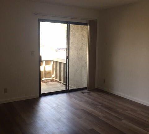 2nd image of 208 Albacore Ln