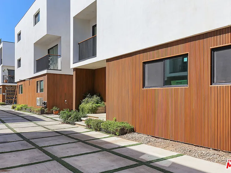 921 N Mariposa Ave — Photo 11