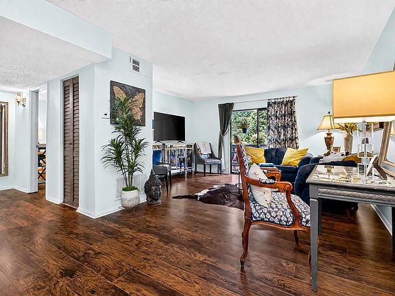 4th image of 312 Woodland Vlg #312