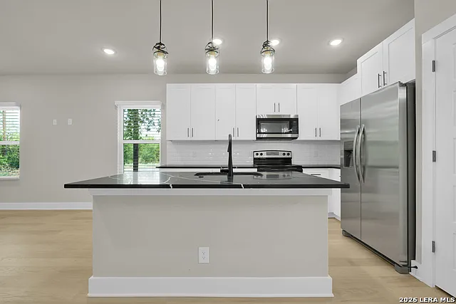 3 bed, 2.5 bath, 1300 sqft, $2,000 — Photo 4