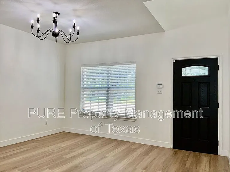 1405 Summercrest Blvd — Photo 11