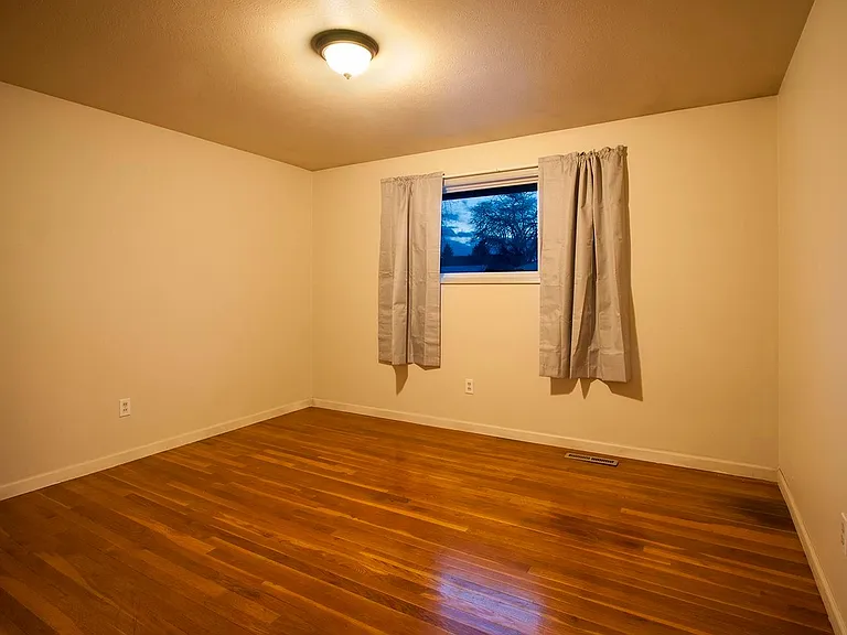 1022 N Cochran St — Photo 6