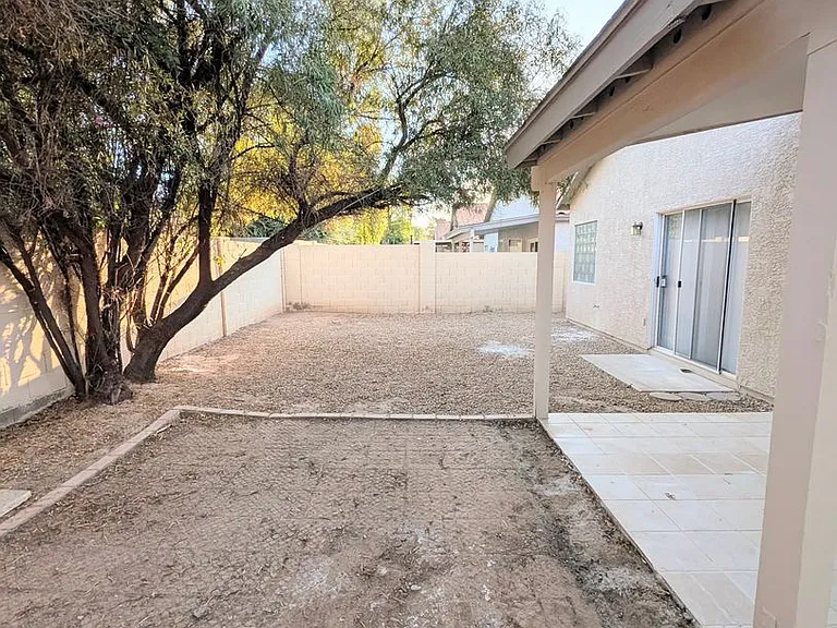 2325 E Lakecrest Dr — Photo 28