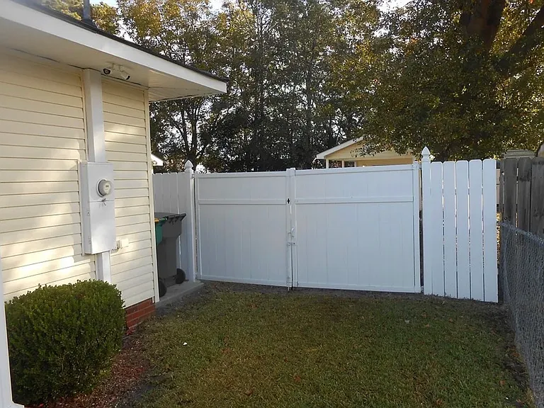 1402 Vance Dr — Photo 20