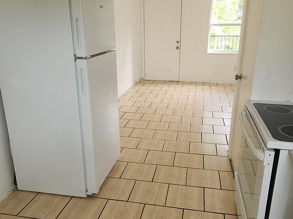 5th image of 1757 Russell St S APT 4