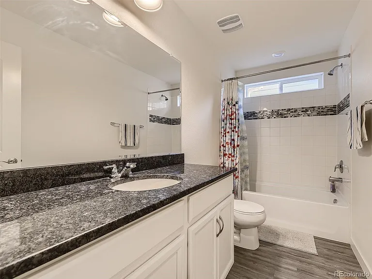 7572 S Yakima Ct — Photo 8