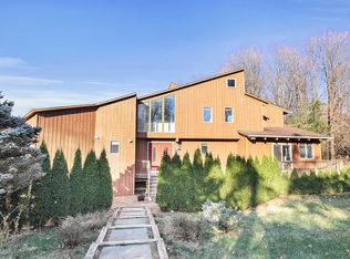 382 Freemans Ln, Franklin Lakes, NJ 07417