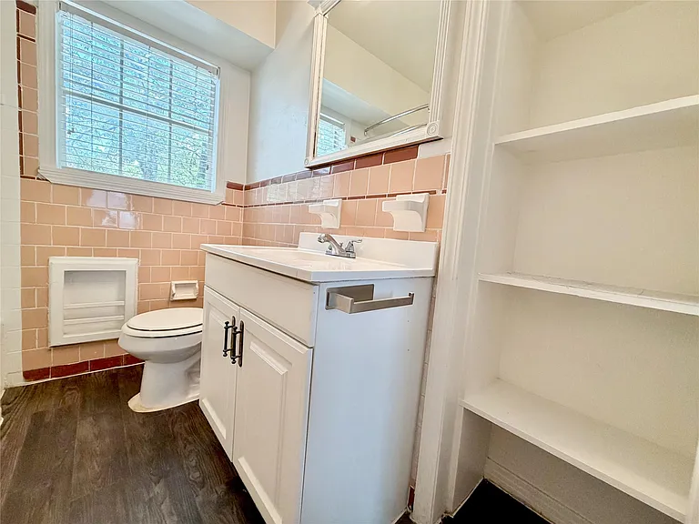 218 W 15th St #L — Photo 13