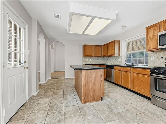 5th image of 7710 Pebble Run Ct