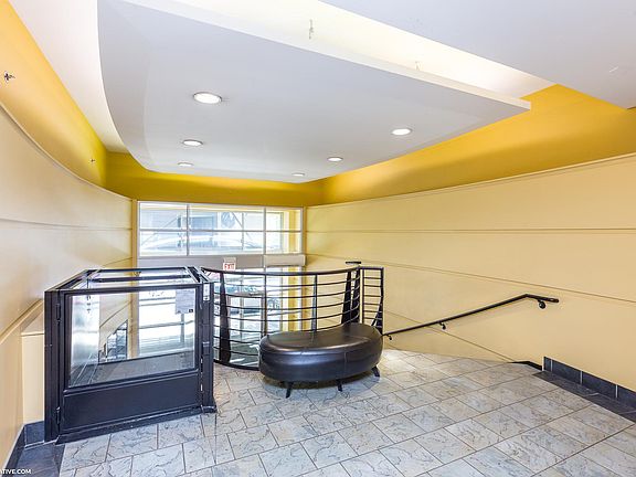 5th image of 520 W Huron St #Pub22
