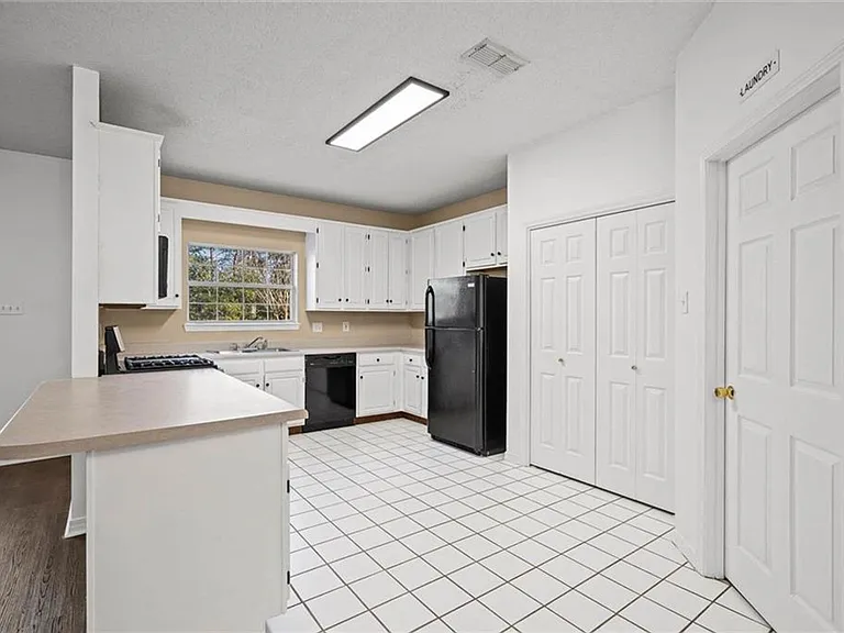 1263 Smithfield Rd E — Photo 8