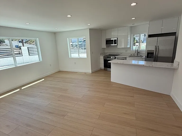 10939 Christine Way — Photo 5
