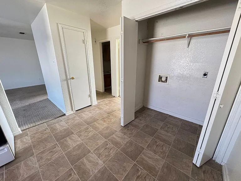1904 Windward Dr — Photo 6