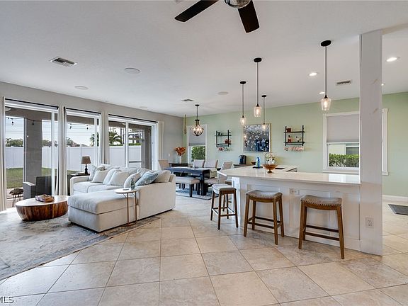 2nd image of 11200 Lakeland Cir