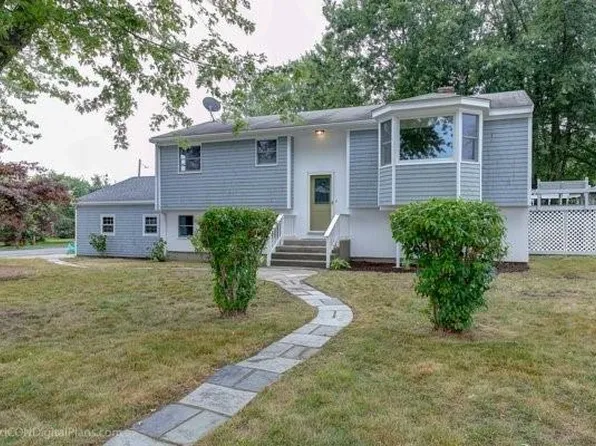 28 Reardon Dr, Middletown, RI 02842