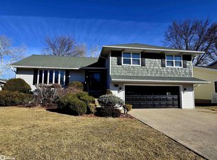 320 Kimberly Dr, West Burlington, IA