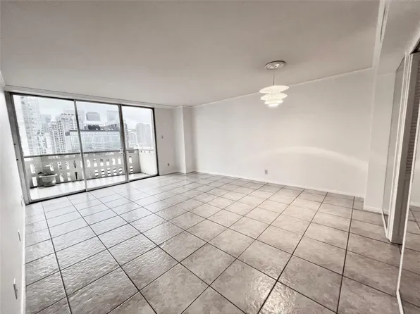 2016 Main St APT 1501, Houston, TX 77002