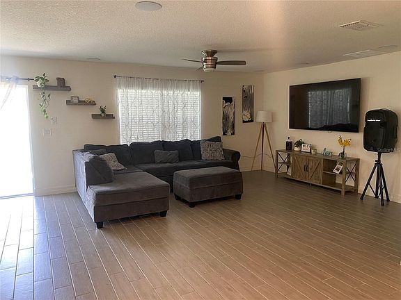 2nd image of 4536R Casablanca Ave