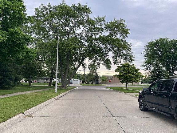 4th image of 32938 Chief Ln