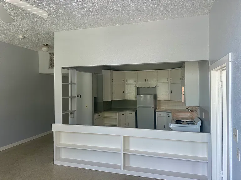 140 1/2 E San Antonio St #5 — Photo 5