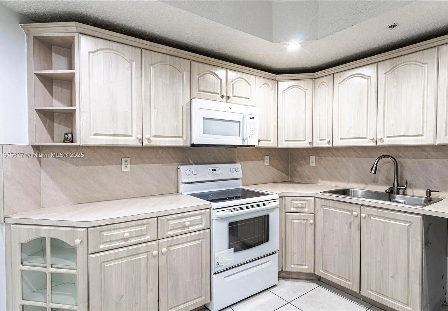 3 bed, 2.0 bath, $2,550 — Photo 3