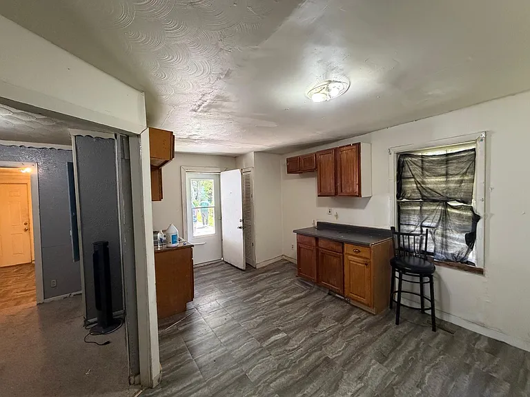 1400 S Westmoreland Ave — Photo 5