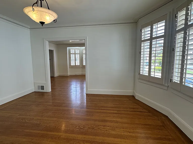 11 Southwood Dr — Photo 7