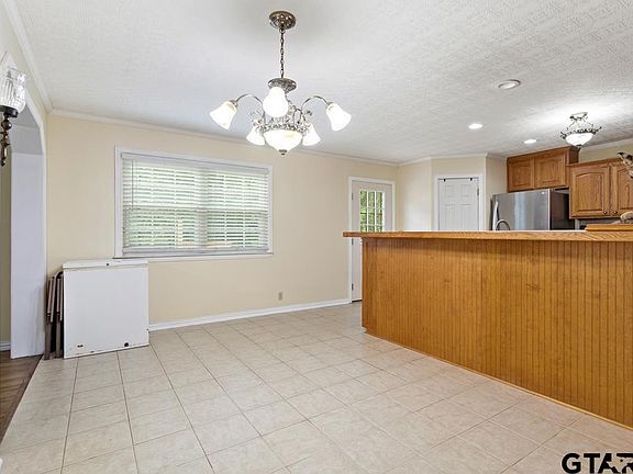 3rd image of 448 N Hill Rd
