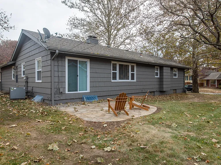 8614 Woodson Dr — Photo 19