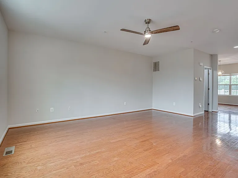 2895 Sedgemore Pl — Photo 5