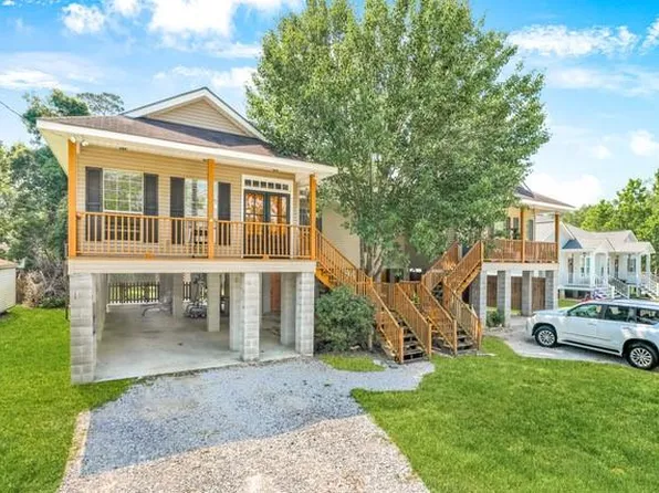 565 Ramon St #A, Mandeville, LA 70448